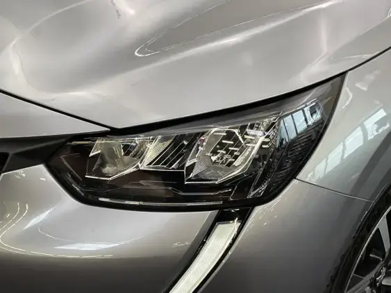 PEUGEOT 208 BUSINESS R II - voiture d'occasion - Photo 22