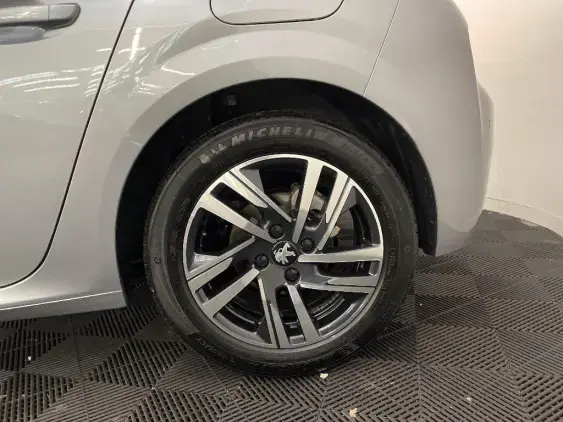 PEUGEOT 208 BUSINESS R II - voiture d'occasion - Photo 24