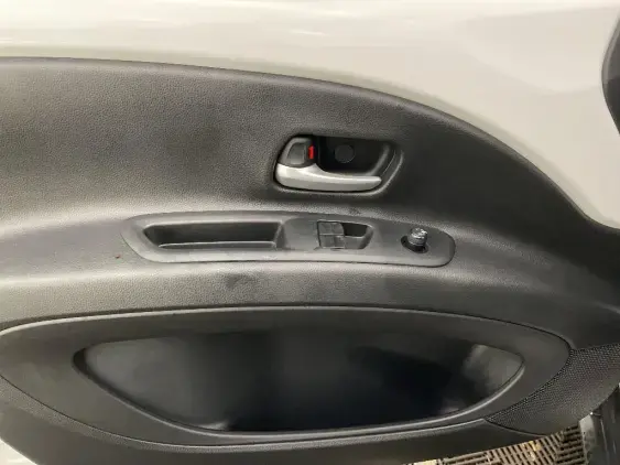 TOYOTA AYGO X - voiture d'occasion - Photo 19