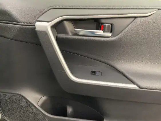 TOYOTA RAV4 V - voiture d'occasion - Photo 20