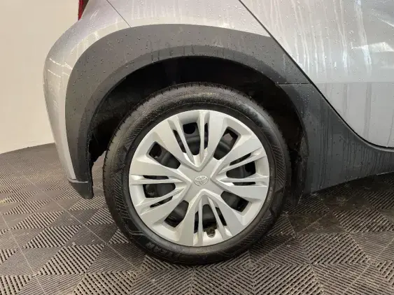 TOYOTA AYGO X - voiture d'occasion - Photo 25