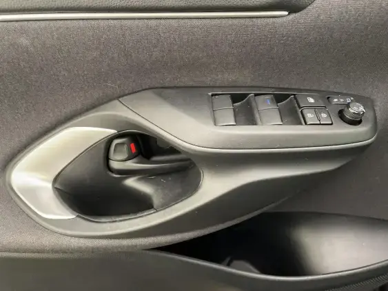 TOYOTA YARIS CROSS I - voiture d'occasion - Photo 17