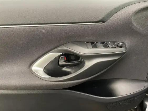 TOYOTA YARIS CROSS I - voiture d'occasion - Photo 19