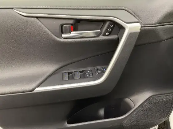 TOYOTA RAV4 V - voiture d'occasion - Photo 19