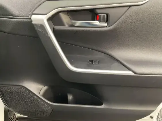 TOYOTA RAV4 V - voiture d'occasion - Photo 20