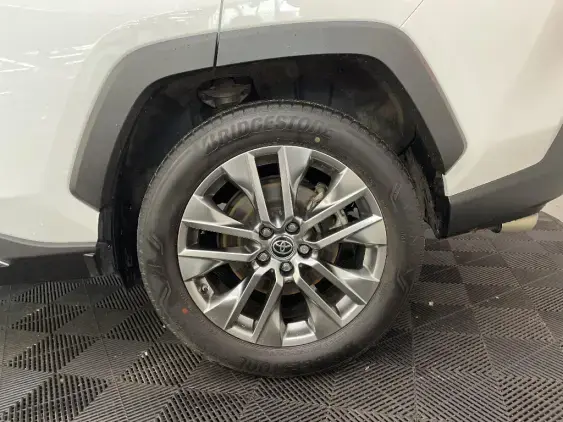 TOYOTA RAV4 V - voiture d'occasion - Photo 24