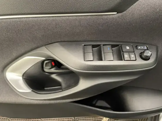 TOYOTA YARIS CROSS I - voiture d'occasion - Photo 17