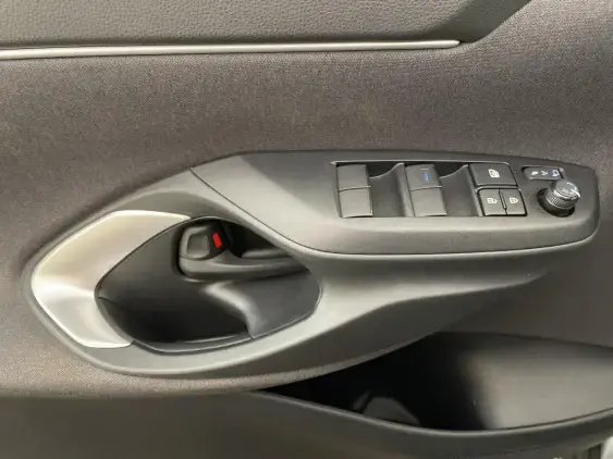 TOYOTA YARIS CROSS I - voiture d'occasion - Photo 17