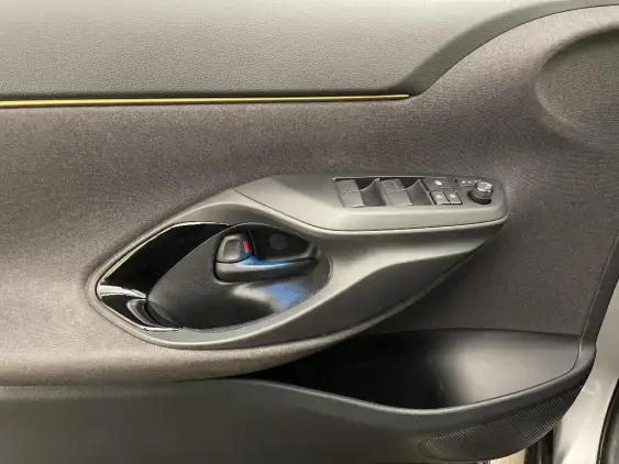 TOYOTA YARIS CROSS I - voiture d'occasion - Photo 19