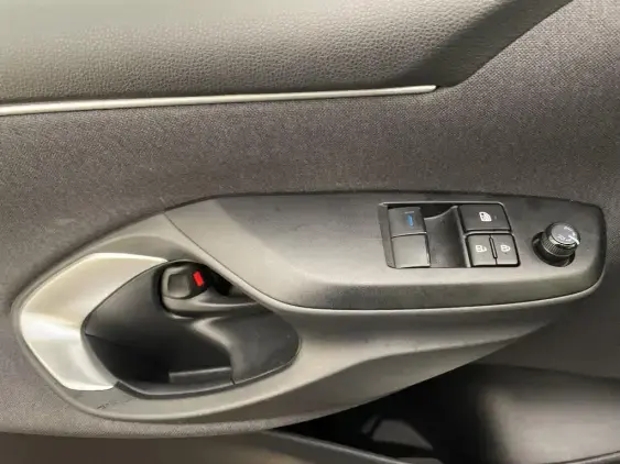 TOYOTA YARIS IV - voiture d'occasion - Photo 17