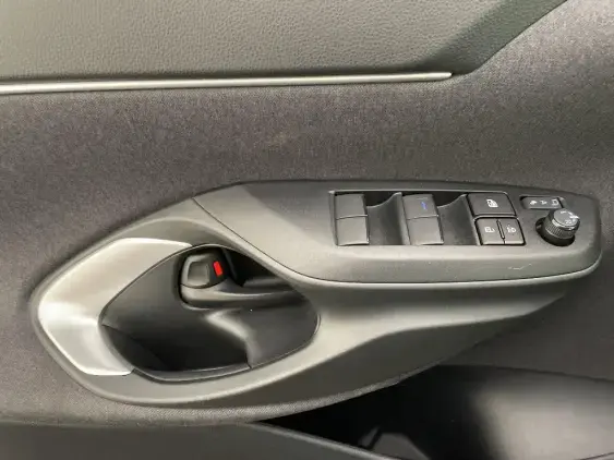 TOYOTA YARIS IV - voiture d'occasion - Photo 17