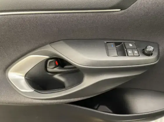 TOYOTA YARIS IV - voiture d'occasion - Photo 17