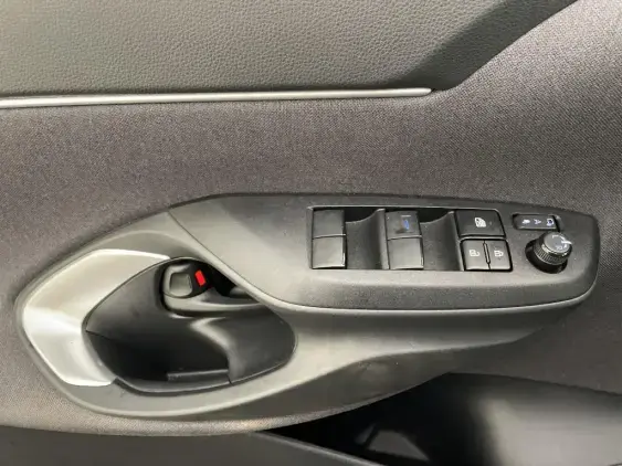 TOYOTA YARIS CROSS I - voiture d'occasion - Photo 17