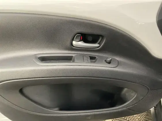 TOYOTA AYGO X - voiture d'occasion - Photo 19