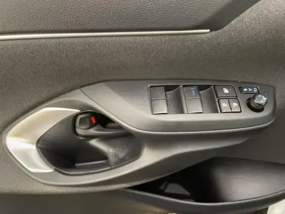 TOYOTA YARIS CROSS I - voiture d'occasion - Photo 17