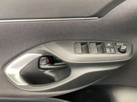 TOYOTA YARIS CROSS I - voiture d'occasion - Photo 17