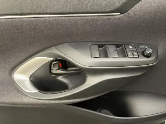 TOYOTA YARIS CROSS I - voiture d'occasion - Photo 17