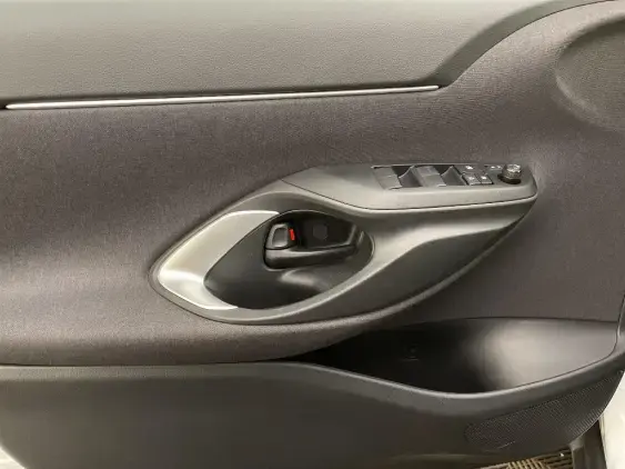 TOYOTA YARIS CROSS I - voiture d'occasion - Photo 19