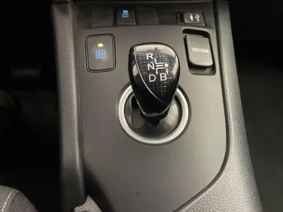 TOYOTA AURIS II - voiture d'occasion - Photo 17