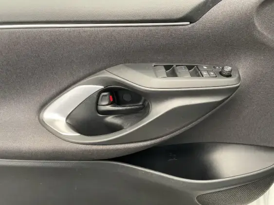 TOYOTA YARIS IV - voiture d'occasion - Photo 19