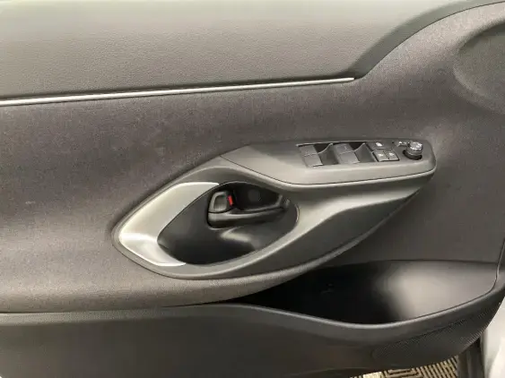 TOYOTA YARIS CROSS I - voiture d'occasion - Photo 19