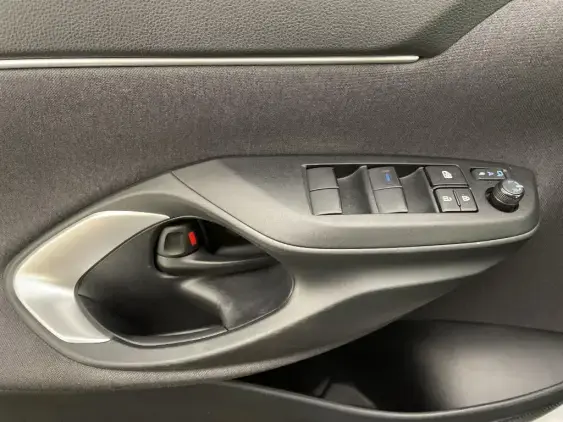 TOYOTA YARIS CROSS I - voiture d'occasion - Photo 17