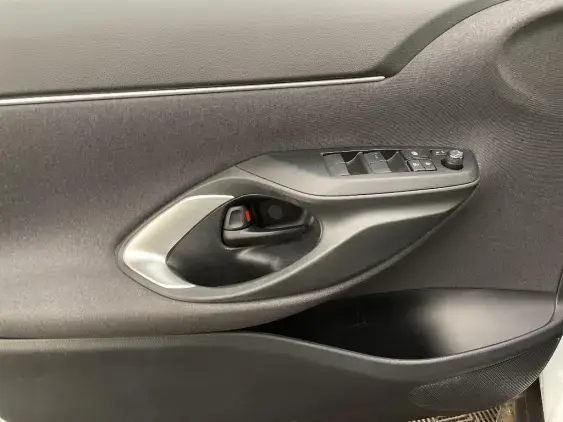 TOYOTA YARIS CROSS I - voiture d'occasion - Photo 19