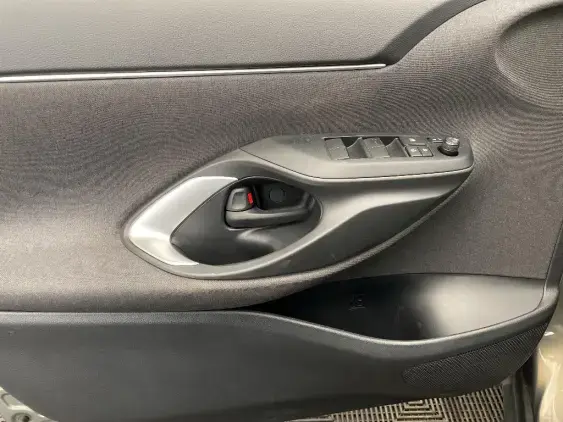 TOYOTA YARIS CROSS I - voiture d'occasion - Photo 19