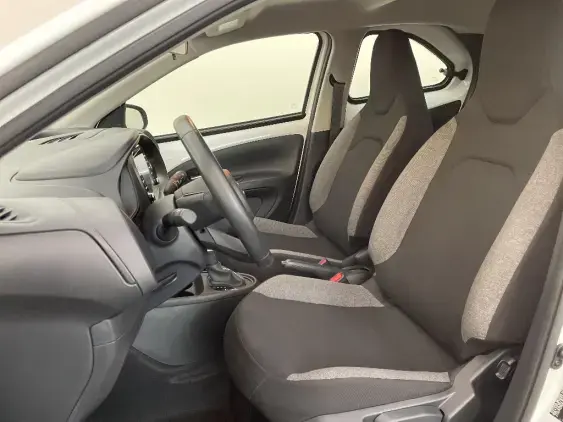 TOYOTA AYGO X - voiture d'occasion - Photo 18