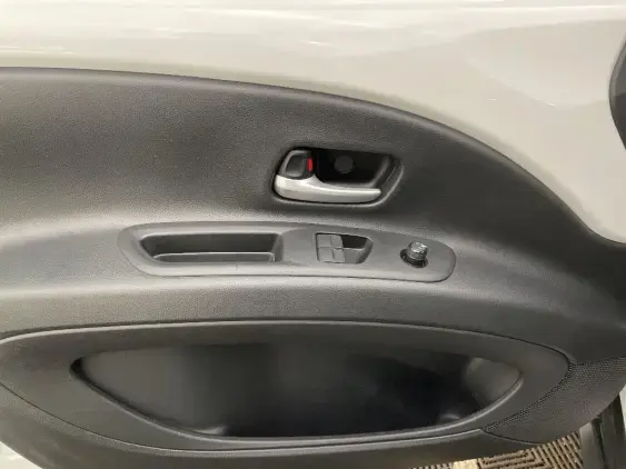 TOYOTA AYGO X - voiture d'occasion - Photo 19