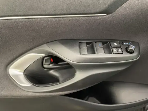 TOYOTA YARIS CROSS I - voiture d'occasion - Photo 17