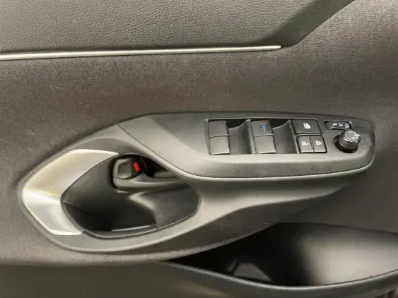 TOYOTA YARIS CROSS I - voiture d'occasion - Photo 17