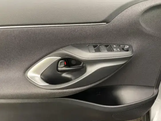 TOYOTA YARIS CROSS I - voiture d'occasion - Photo 19