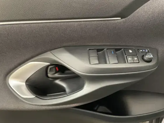 TOYOTA YARIS CROSS I - voiture d'occasion - Photo 17