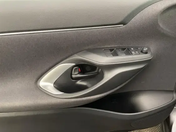 TOYOTA YARIS CROSS I - voiture d'occasion - Photo 19