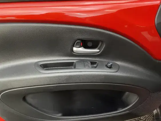 TOYOTA AYGO X - voiture d'occasion - Photo 19