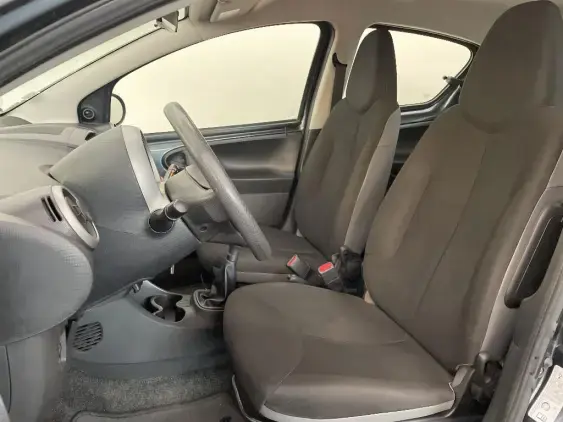 TOYOTA AYGO - voiture d'occasion - Photo 18