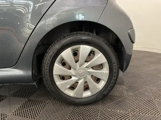 TOYOTA AYGO - voiture d'occasion - Photo 24