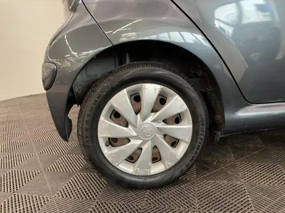 TOYOTA AYGO - voiture d'occasion - Photo 25