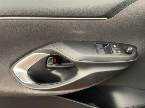 TOYOTA YARIS IV - voiture d'occasion - Photo 17