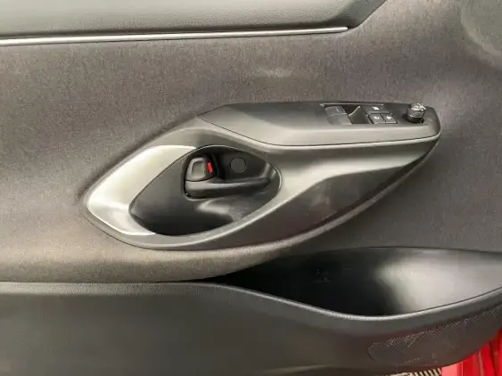 TOYOTA YARIS IV - voiture d'occasion - Photo 19