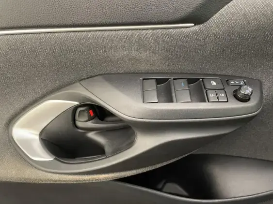 TOYOTA YARIS CROSS I - voiture d'occasion - Photo 17