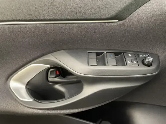 TOYOTA YARIS CROSS I - voiture d'occasion - Photo 17