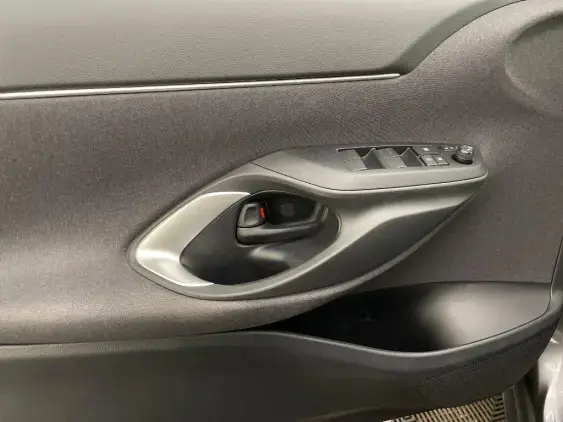 TOYOTA YARIS CROSS I - voiture d'occasion - Photo 19