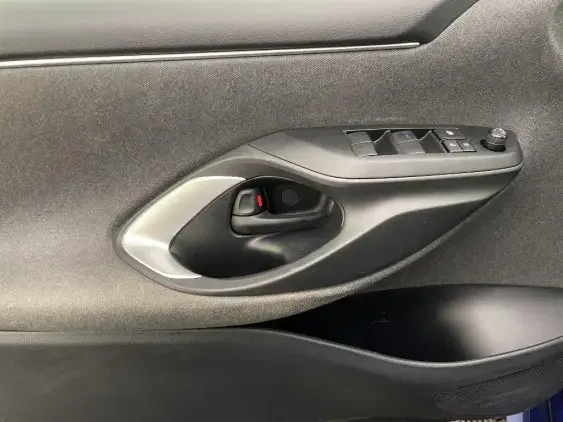 TOYOTA YARIS IV - voiture d'occasion - Photo 19