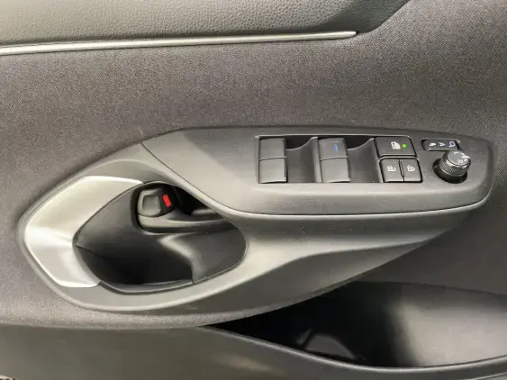 TOYOTA YARIS IV - voiture d'occasion - Photo 17