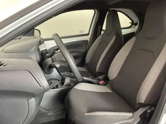 TOYOTA AYGO X - voiture d'occasion - Photo 18