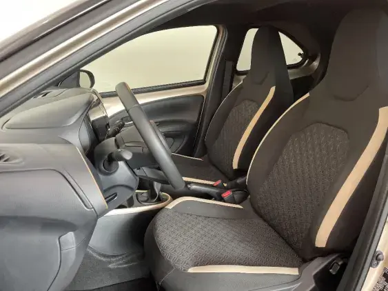 TOYOTA AYGO X - voiture d'occasion - Photo 18