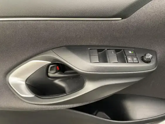 TOYOTA YARIS IV - voiture d'occasion - Photo 17