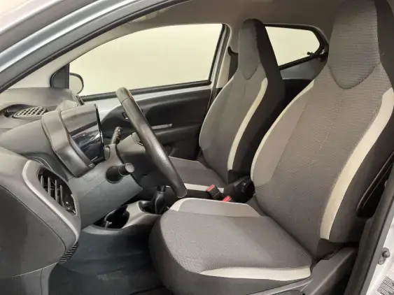 TOYOTA AYGO II - voiture d'occasion - Photo 18